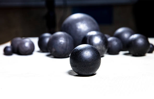 Application of cast grinding media balls in mineral processing