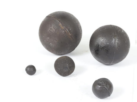 How to prevent cast grinding media balls from breakage or wear during use?